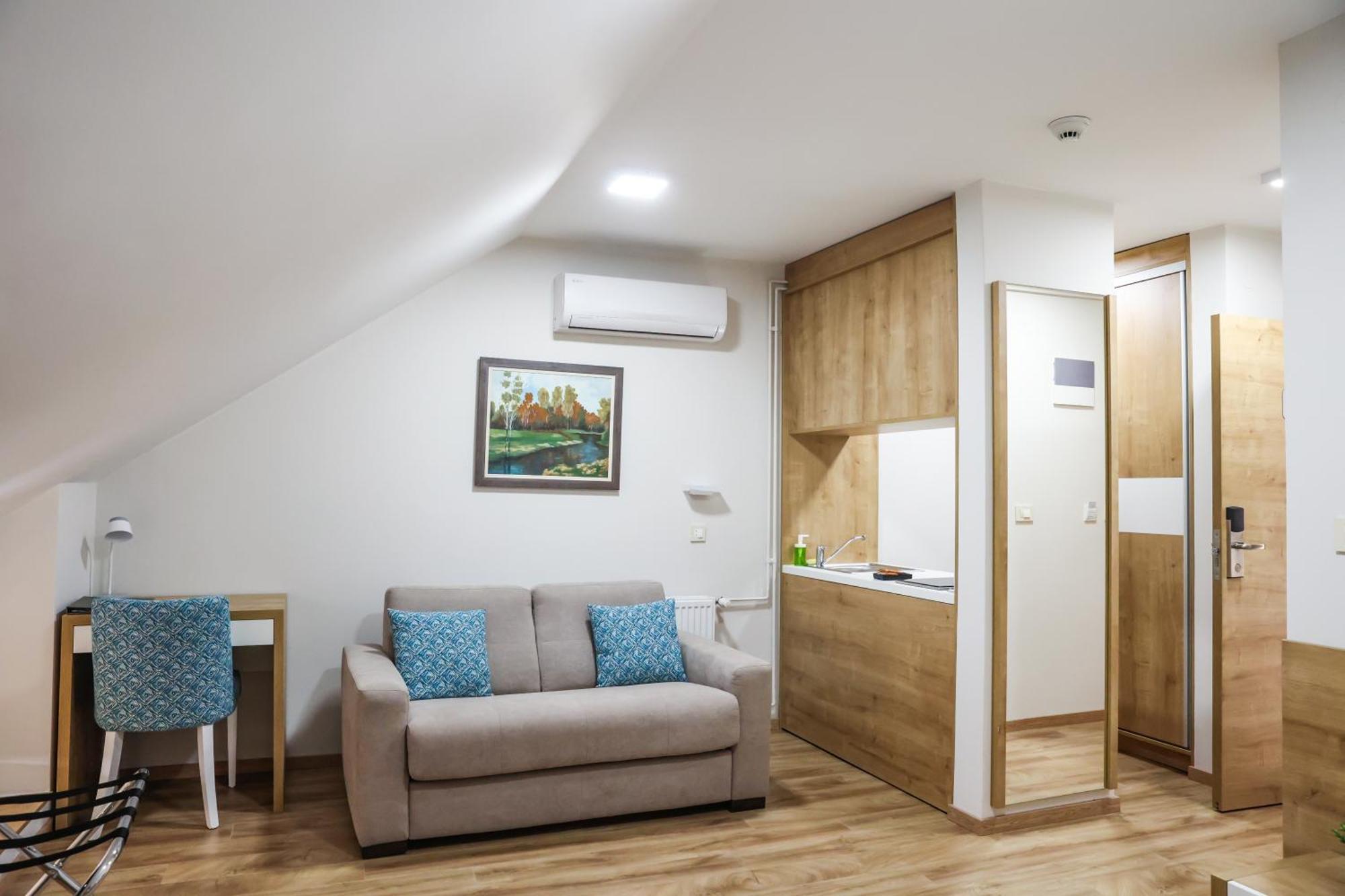 Grand Park Rooms & Apartments Cacak Exterior photo